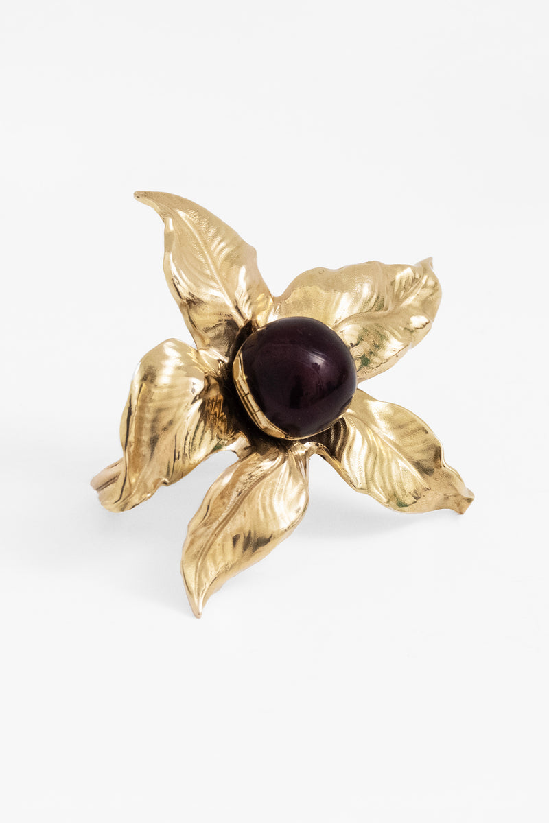 SPACE FOR A SECRET RING