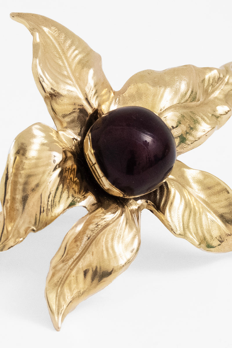 SPACE FOR A SECRET RING