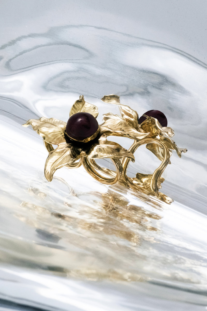 SPACE FOR A SECRET RING